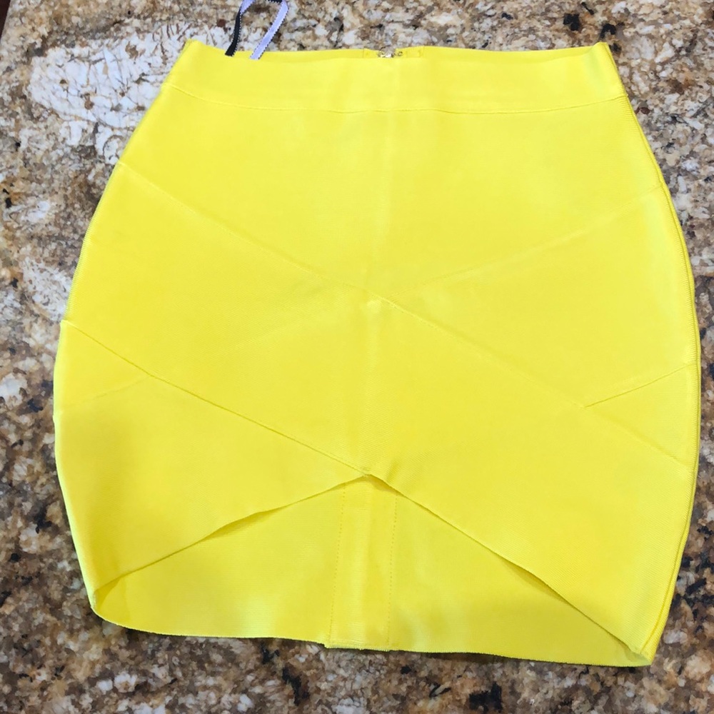 New bright yellow bandage skirt small